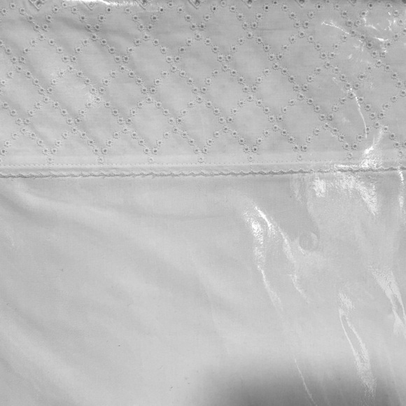 King Sheet Set, Made in Portugal, White sheets with embroidered cuff - Picture 4 of 9